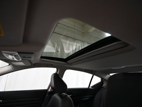 Used 2020 Nissan Altima 2.5 SR w/ Premium Package image 22