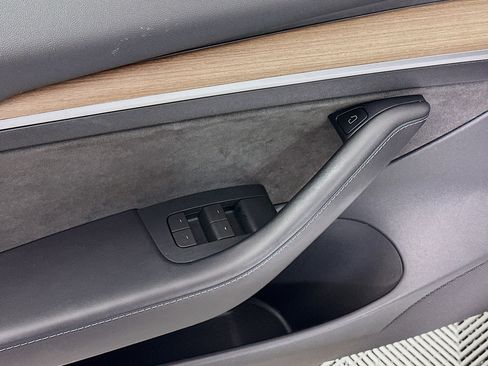 Used 2023 Tesla Model 3 Standard Range image 15