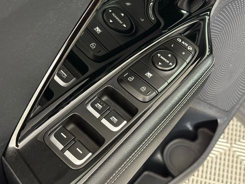 Used 2020 Kia Niro EX image 35