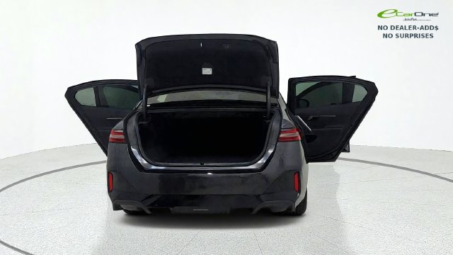Used 2024 BMW i5 eDrive40i w/ M Sport Package RWD image 17