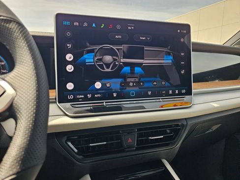 Certified 2025 Volkswagen Tiguan SEL R-Line AWD/4WD image 18