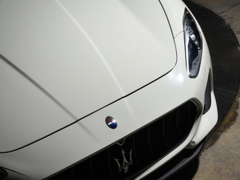 Used 2018 Maserati GranTurismo Sport image 21