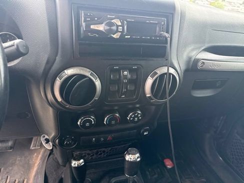 Used 2017 Jeep Wrangler Unlimited Sport w/ Quick Order Package 24S AWD/4WD image 9