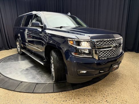 Used 2018 Chevrolet Suburban LT w/ LT Signature Package image 11