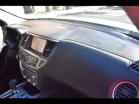 Used 2018 Nissan Pathfinder SL w/ Midnight Edition Package image 39