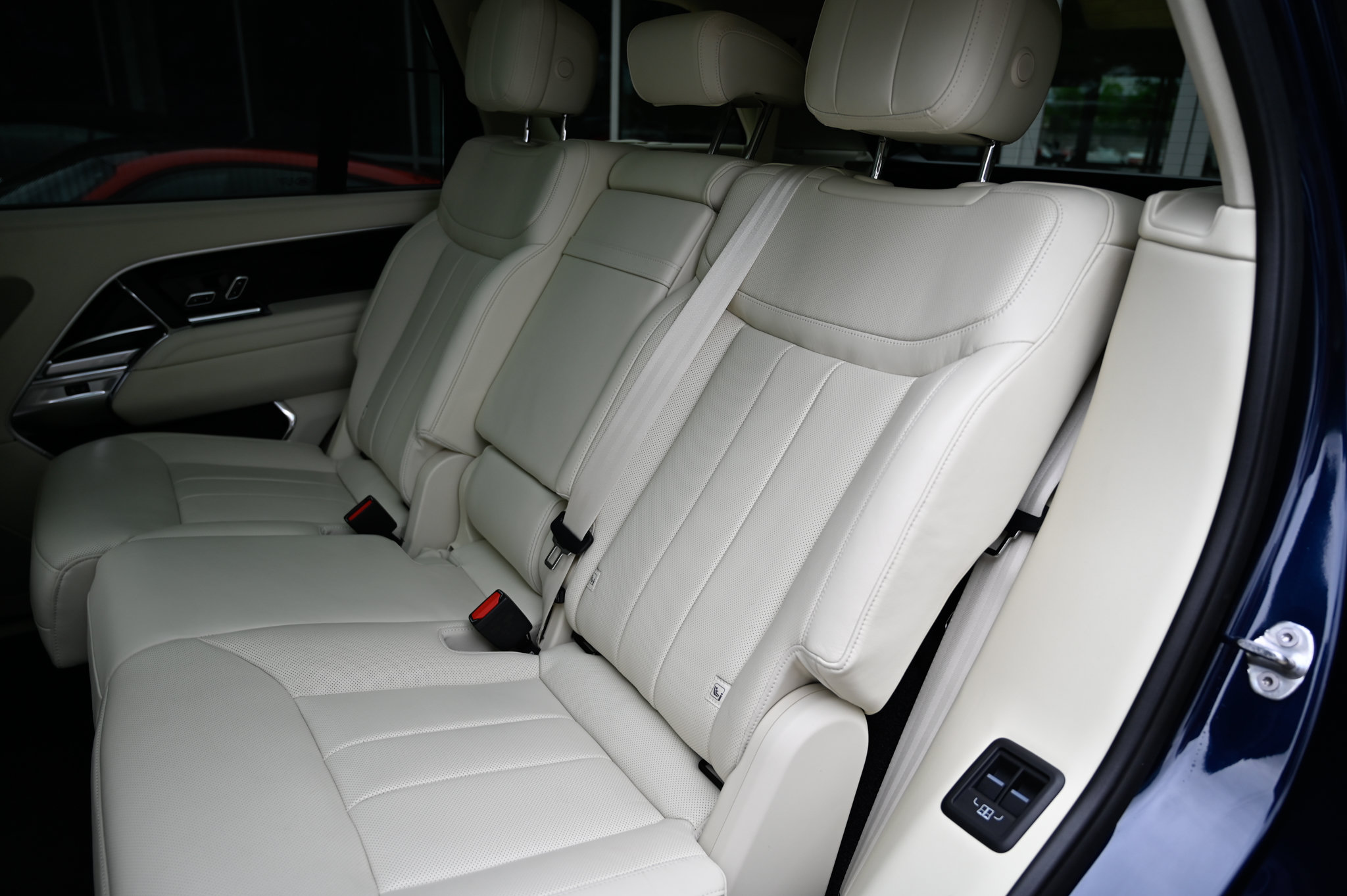Used 2023 Land Rover Range Rover Long Wheelbase SE AWD/4WD image 39