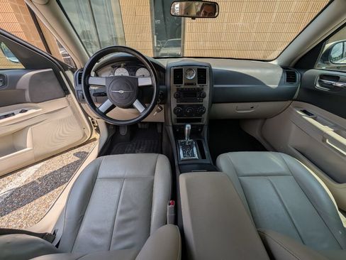 Used 2006 Chrysler 300 Touring w/ Comfort/Convenience Group RWD image 23