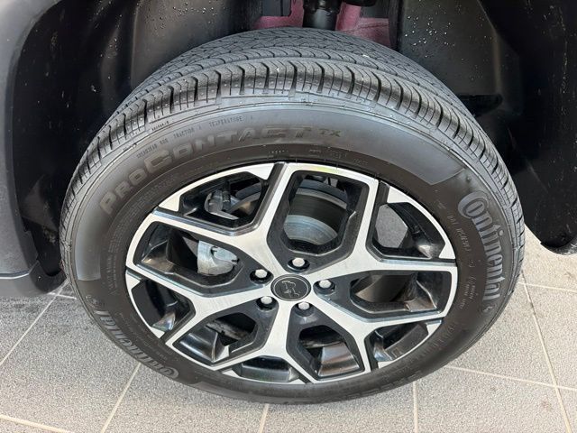 Used 2025 Jeep Compass Limited AWD/4WD image 5