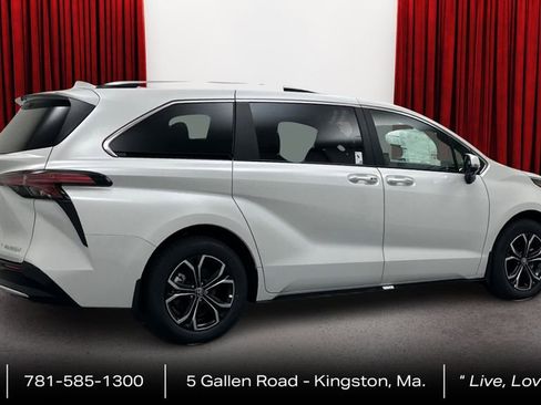 New 2026 Toyota Sienna Platinum AWD/4WD image 5