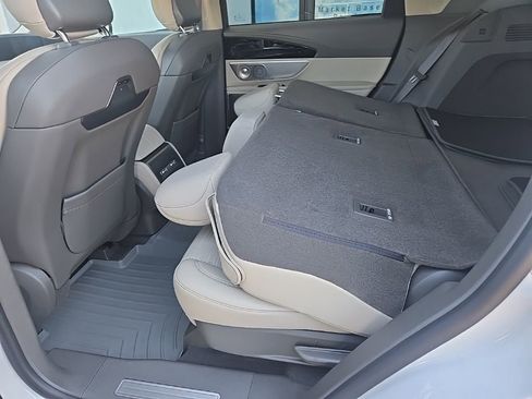 Used 2025 Lincoln Nautilus Reserve image 93