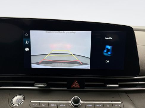 Used 2024 Hyundai Elantra SEL image 16