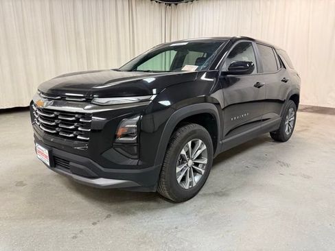 Used 2025 Chevrolet Equinox LT AWD/4WD image 12