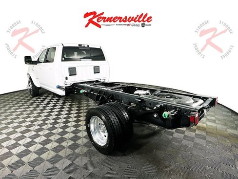 New 2026 RAM 4500 4x4 Crew Cab DRW image 5