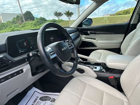 Used 2025 Kia Telluride EX w/ EX Captain's Chair Package image 11