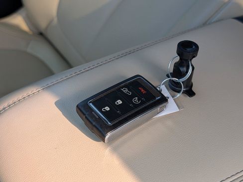 Used 2021 Jeep Grand Cherokee L Limited AWD/4WD image 16