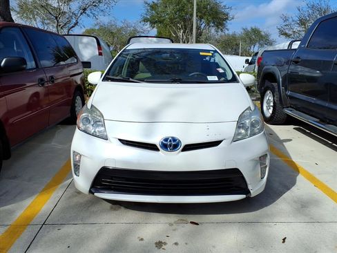 Used 2014 Toyota Prius Four image 2