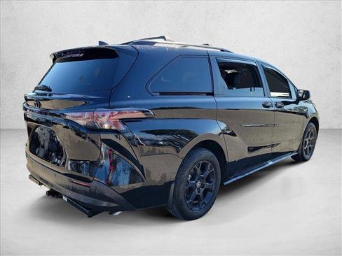 Used 2025 Toyota Sienna XLE Woodland Edition image 5