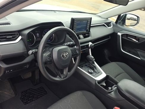 Used 2021 Toyota RAV4 XLE w/ Convenience Package image 12