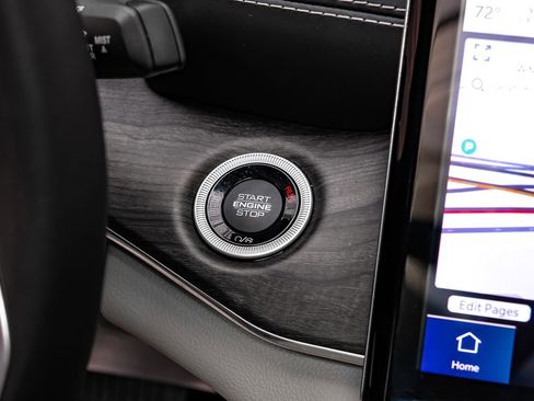 Used 2022 Jeep Grand Cherokee Overland w/ Luxury Tech Group IV image 19