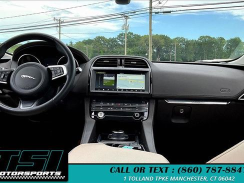 Used 2020 Jaguar F-PACE Prestige image 32