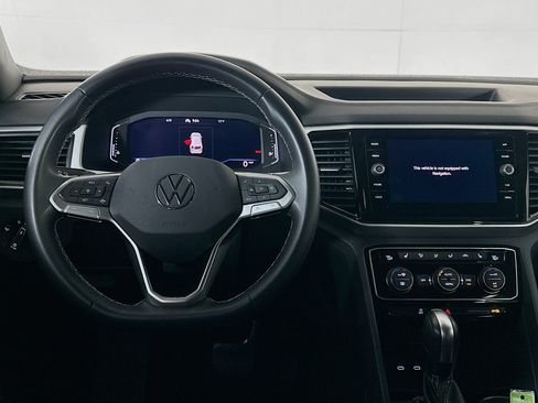 Used 2022 Volkswagen Atlas Cross Sport SE FWD image 17
