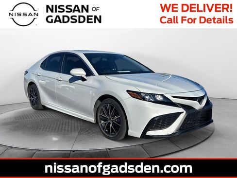 Used 2024 Toyota Camry SE image 1