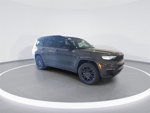 New 2025 Jeep Grand Cherokee L Summit image 2