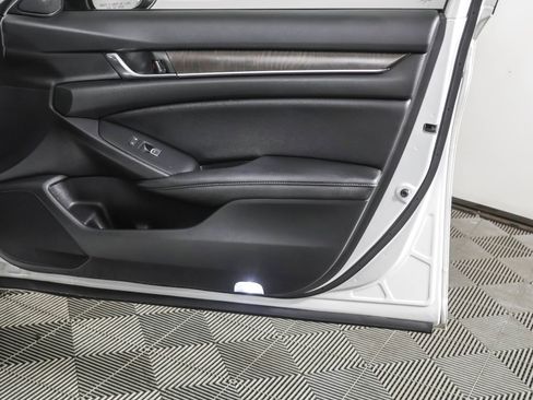 Used 2020 Honda Accord Touring image 49