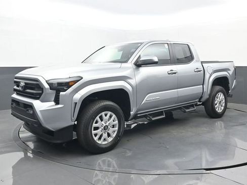 Used 2025 Toyota Tacoma SR5 RWD image 22