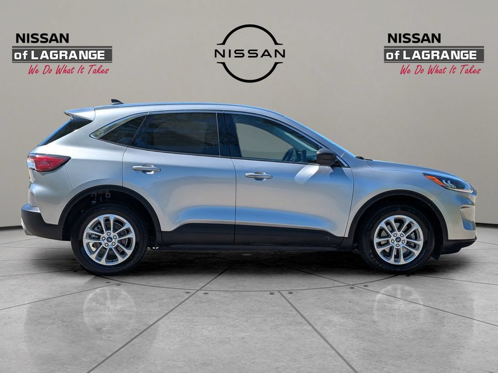 Used 2022 Ford Escape SE FWD image 4