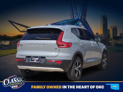 Used 2024 Volvo XC40 B5 Core AWD/4WD image 7