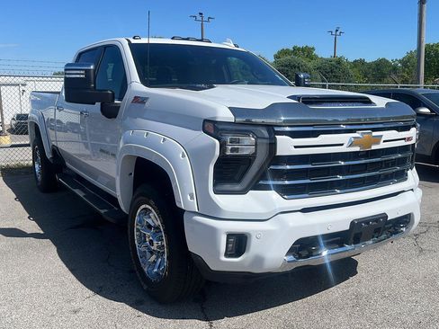 Used 2024 Chevrolet Silverado 2500 LTZ w/ LTZ Plus Package AWD/4WD image 2