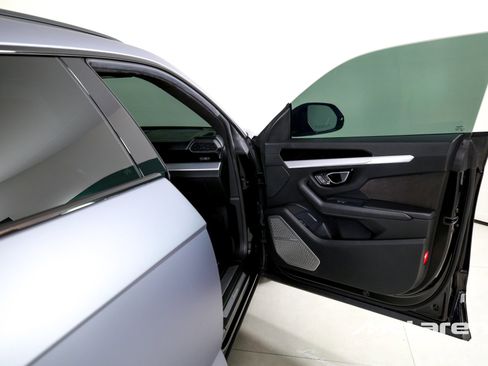 Used 2019 Lamborghini Urus image 27