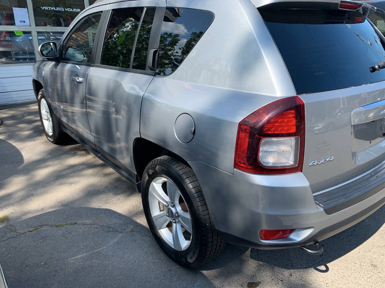 Used 2017 Jeep Compass Latitude AWD/4WD image 10