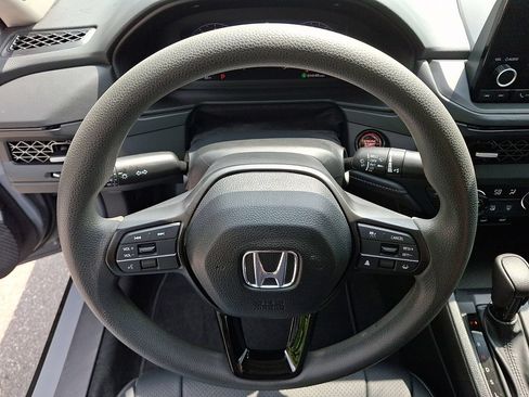 Used 2025 Honda Accord SE image 19