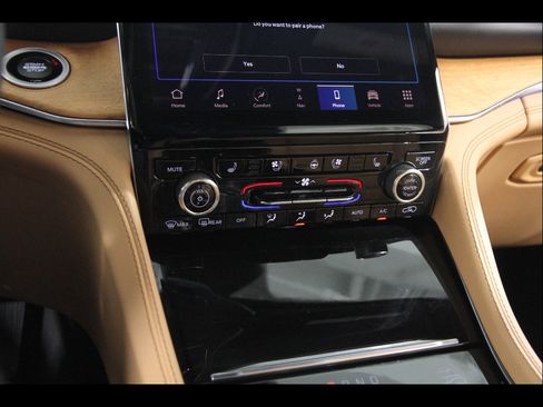 Used 2023 Jeep Grand Cherokee Summit AWD/4WD image 15