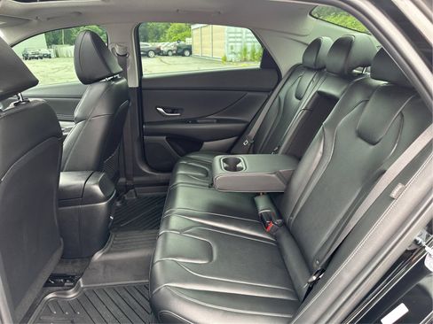 Used 2025 Hyundai Elantra Limited w/ Cargo Package FWD image 10