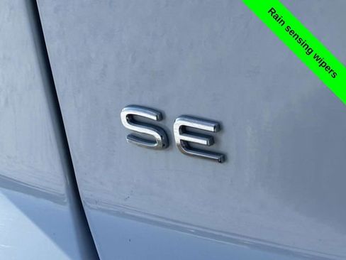 Used 2023 Volkswagen Atlas Cross Sport SE image 38