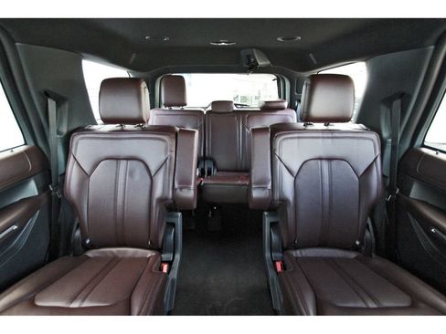 Used 2024 Ford Expedition Limited AWD/4WD image 14