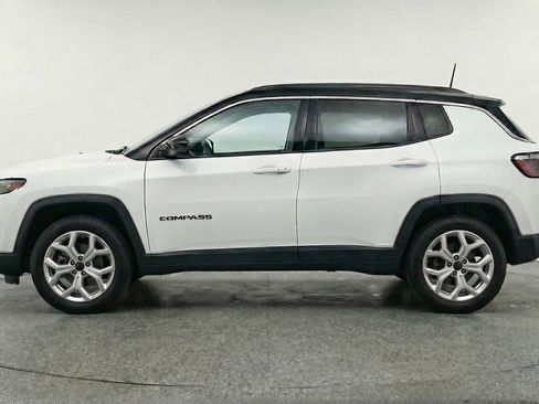 Used 2025 Jeep Compass Latitude image 5