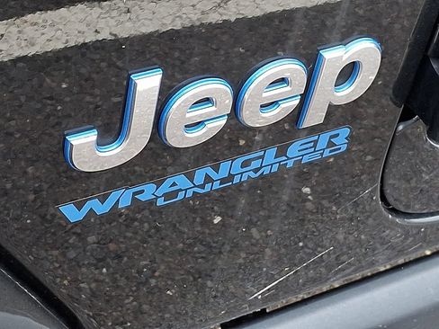 Used 2022 Jeep Wrangler Unlimited Sahara w/ Cold Weather Group AWD/4WD image 9