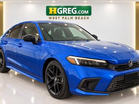 Used 2024 Honda Civic Sport image 2