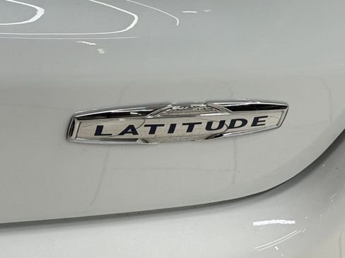 Used 2024 Jeep Compass Latitude AWD/4WD image 31