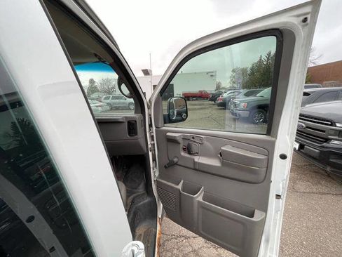 Used 2004 Chevrolet Express 2500 image 30