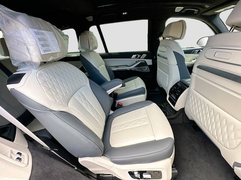 New 2026 BMW X7 M60i image 24