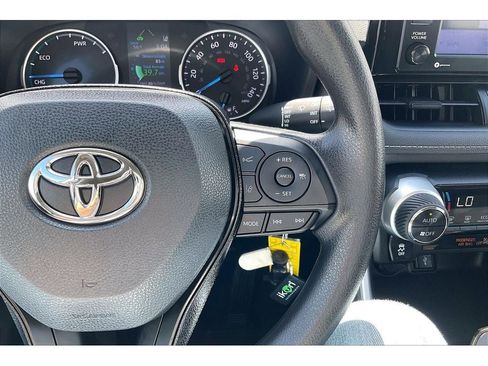 Used 2021 Toyota RAV4 LE AWD/4WD image 21