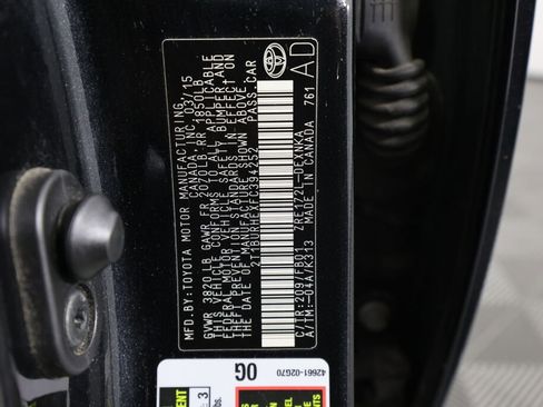 Used 2015 Toyota Corolla LE image 38