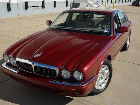 Used 1999 Jaguar XJ8 image 2