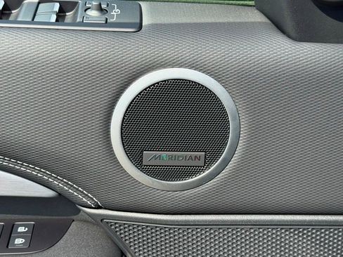 Certified 2025 Land Rover Discovery Dynamic SE image 14