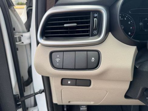 Used 2017 Kia Sorento FWD image 19